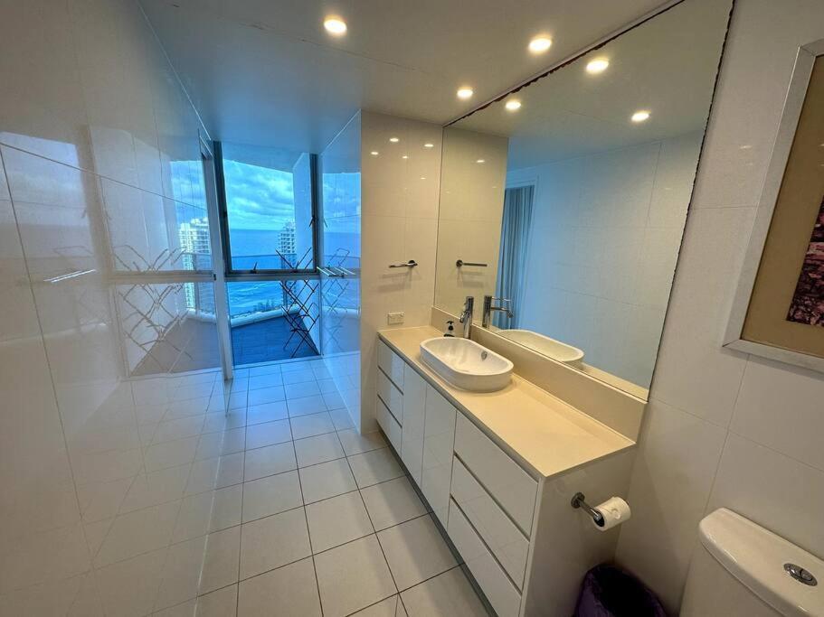 5bd Hilton - Massive Lux Aprt Gold Coast